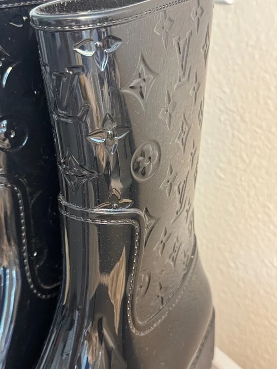 NWT Louis Vuitton Black Patent Monogram Mid-Calf Rain Boots - Picture 4 of 8